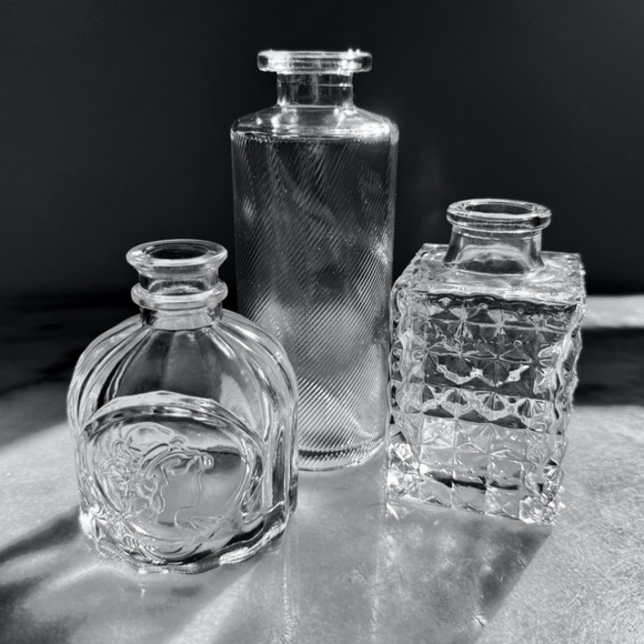 Gorgeous Set 3 Vintage Style Boho Clear Glass Bud Vases Cameo Decor Cut Embossed - Picture 2 of 11